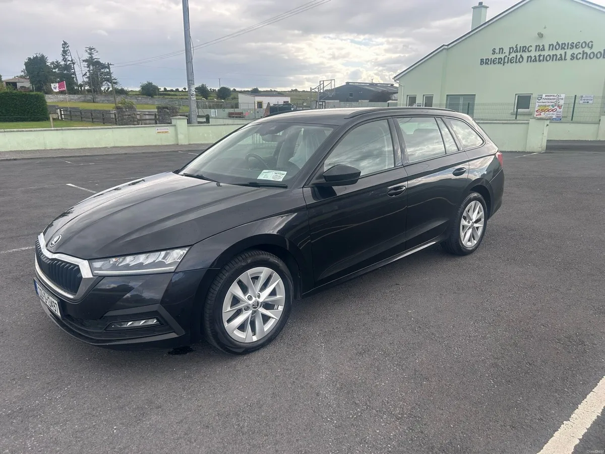 2022 Skoda Octavia - Image 3