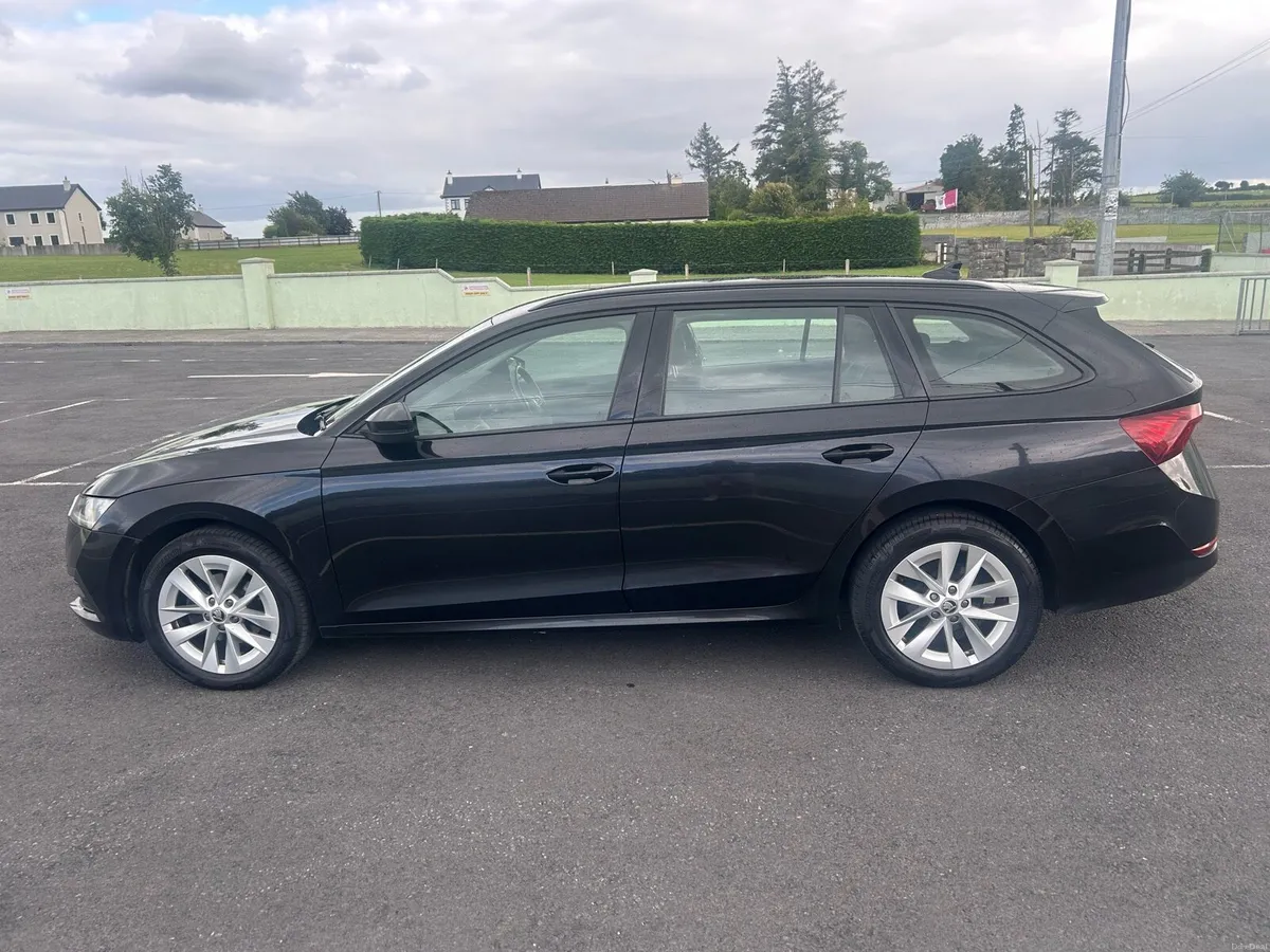 2022 Skoda Octavia - Image 4