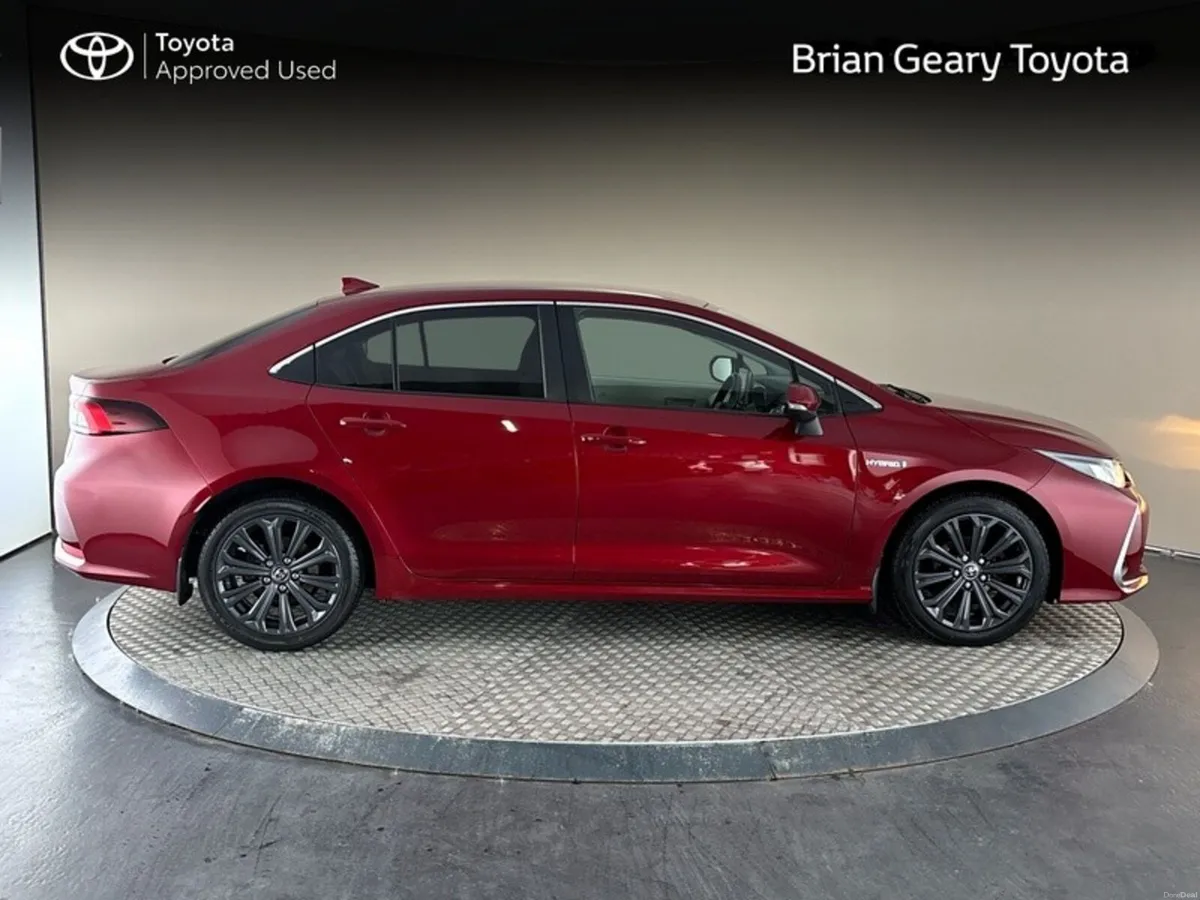Toyota Corolla HYBRID LUNA SPORT SALOON - Image 3