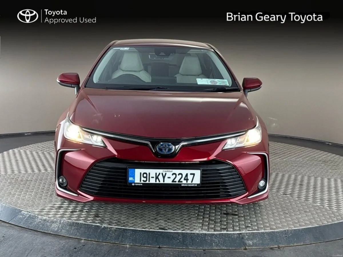 Toyota Corolla HYBRID LUNA SPORT SALOON - Image 5