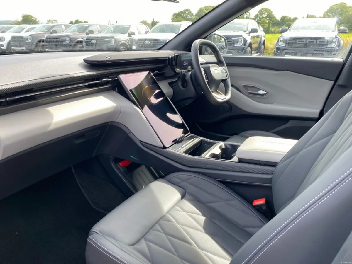 Ford Explorer PREMIUM 77KWH EXTENDE - Image 6