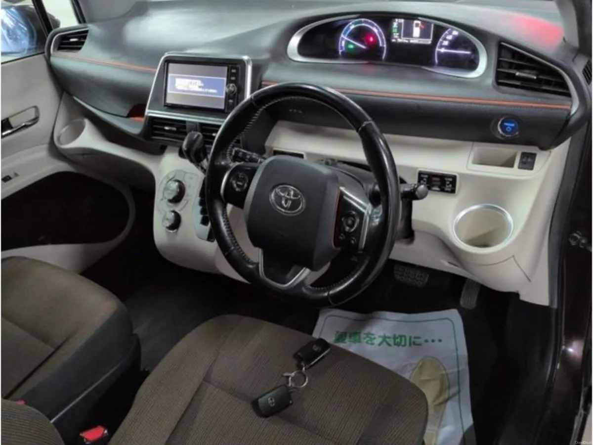 Toyota Sienta 1.5 Petrol Hybrid Auto - Image 5