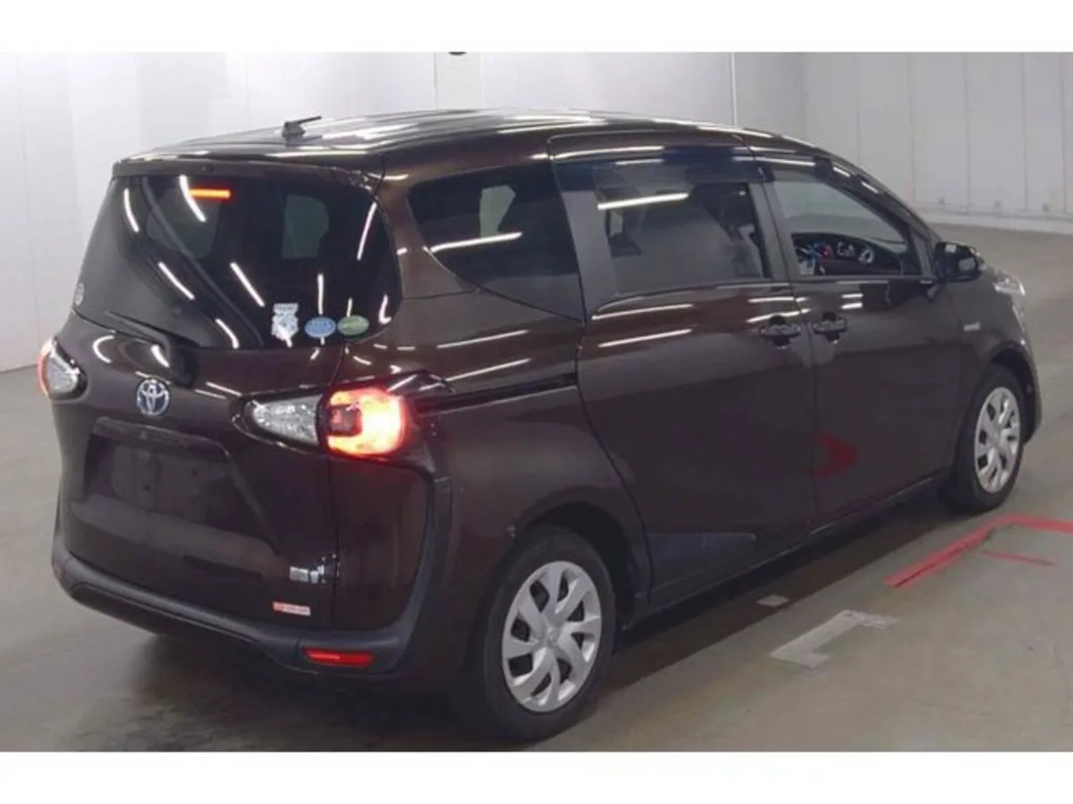 Toyota Sienta 1.5 Petrol Hybrid Auto - Image 4