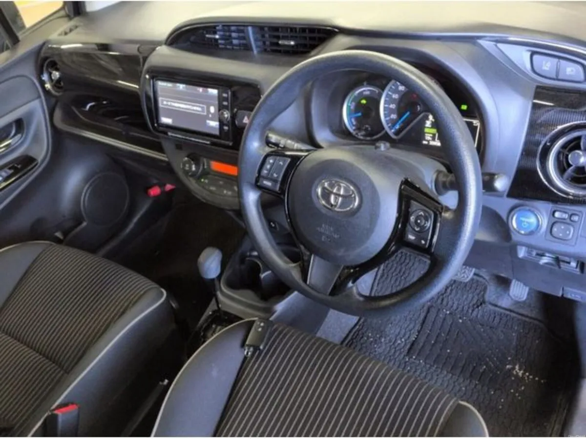 Toyota Vitz 1.5 Petrol Hybrid Auto - Image 5