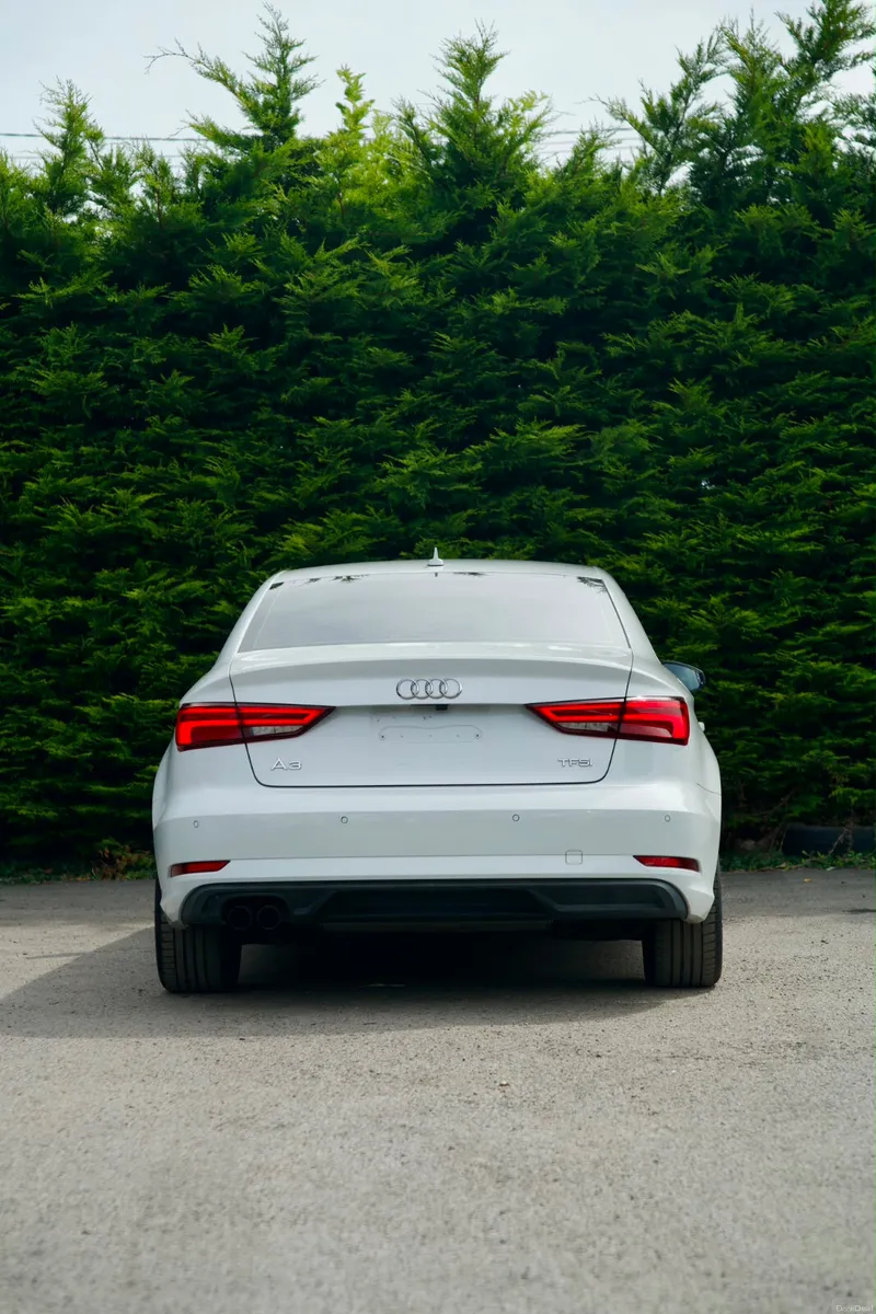 Audi A3 Sedan TFSI  S-TRONIC 2018 - Image 3