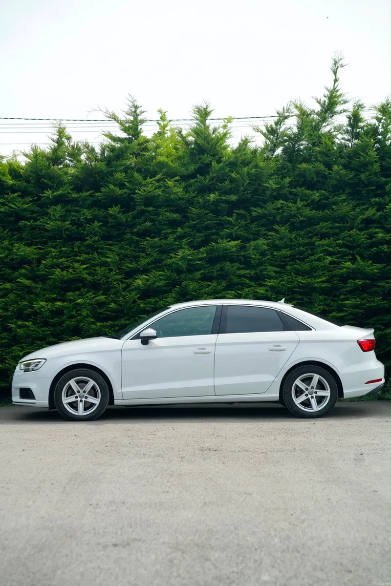 Audi A3 Sedan TFSI  S-TRONIC 2018 - Image 2