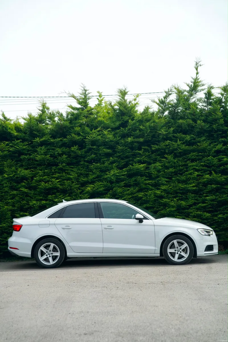 Audi A3 Sedan TFSI  S-TRONIC 2018 - Image 4
