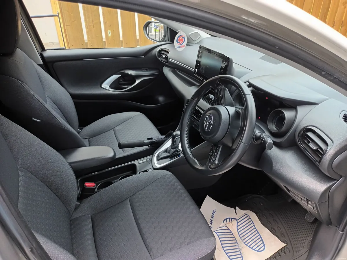 Toyota Yaris 2020 Hybrid Luna Sport bi tone - Image 4