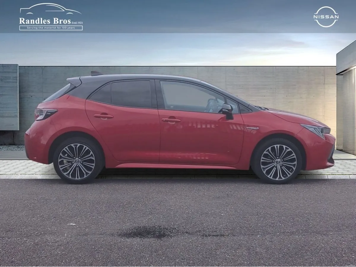 Toyota Corolla 1.8 Hybrid Luna Sport Hatchback - Image 5