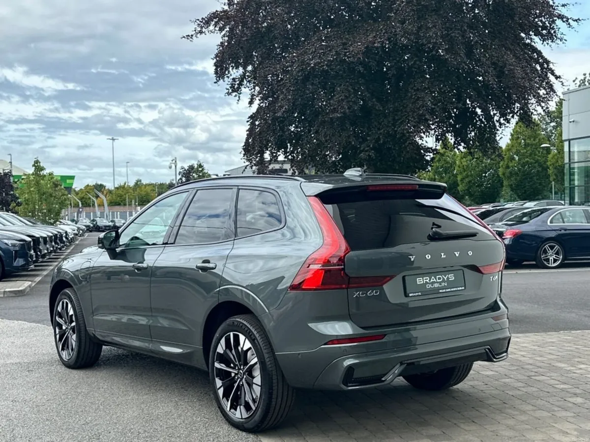 Volvo XC60 T6 Plus Dark AWD PHEV--Panoramic Roof, - Image 6