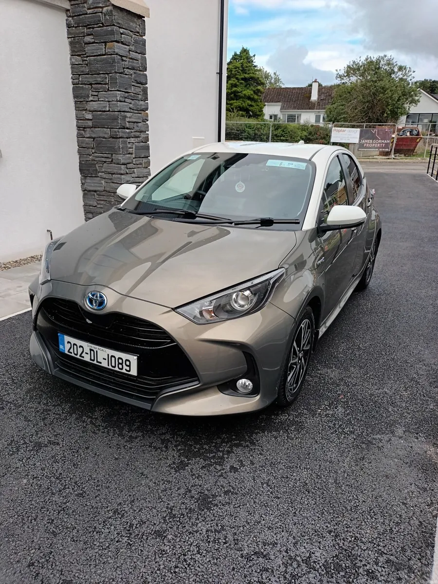 Toyota Yaris 2020 Hybrid Luna Sport bi tone - Image 2