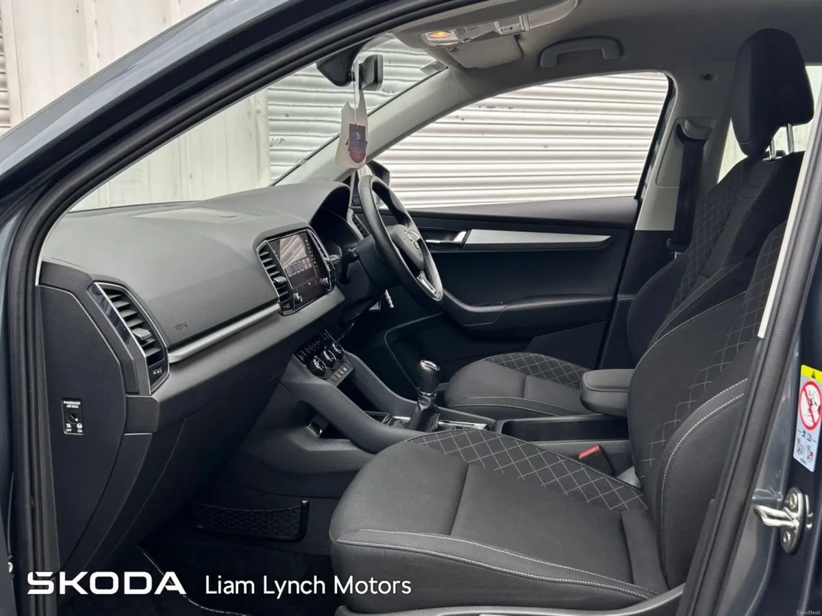Skoda Karoq AMBITION 1 LTR TSI 115 BHP - Image 4