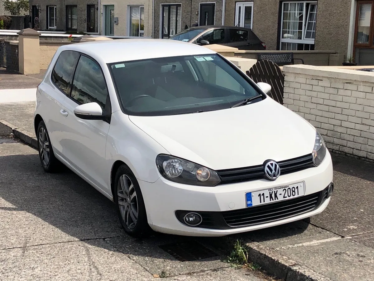11 VW GOLF 1,6 DIESEL 3 DR - Image 1