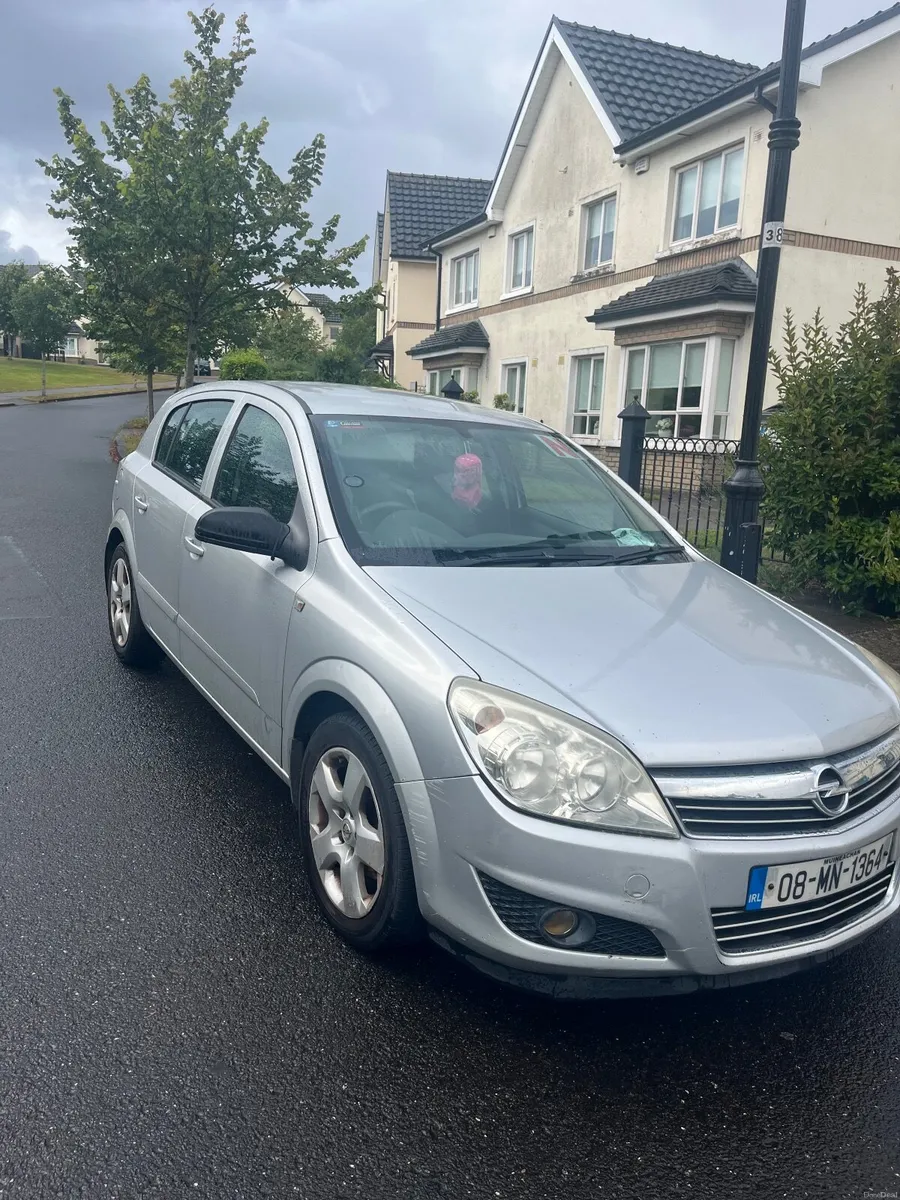 Opel Astra 2008 - Image 1