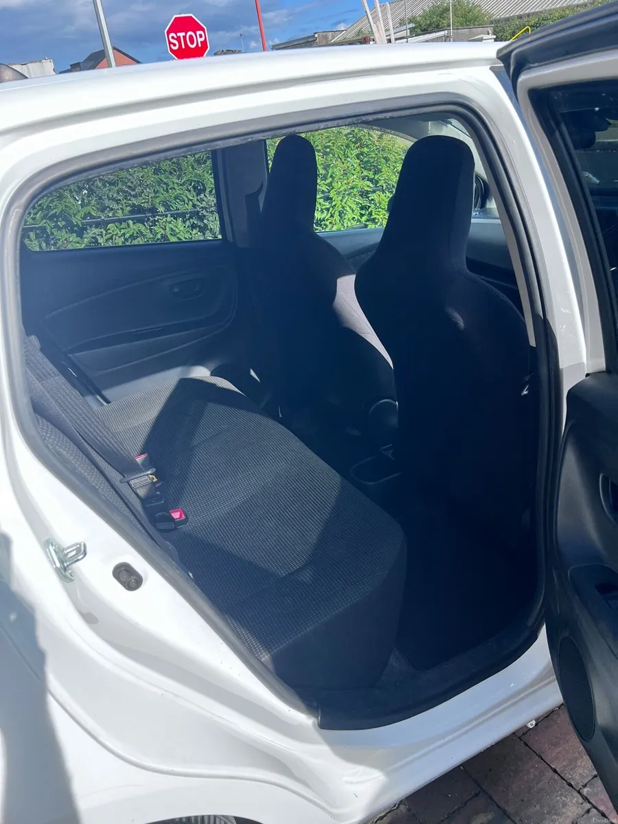 Toyota vitz - Image 2