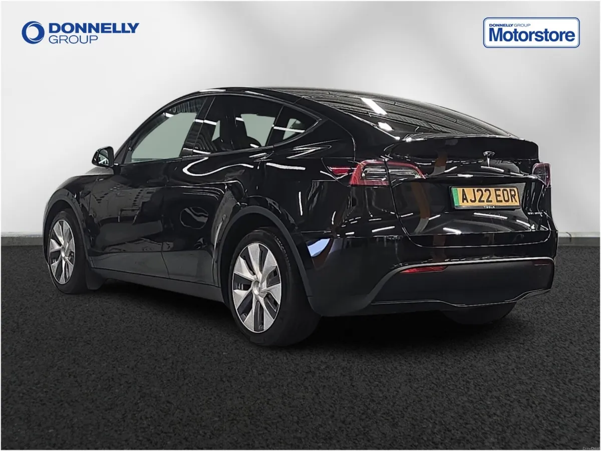 Tesla Model Y Hatchback Long Range - Image 2