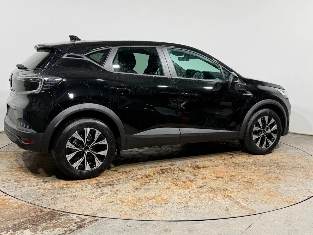 Renault Captur Hatchback Evolution - Image 2
