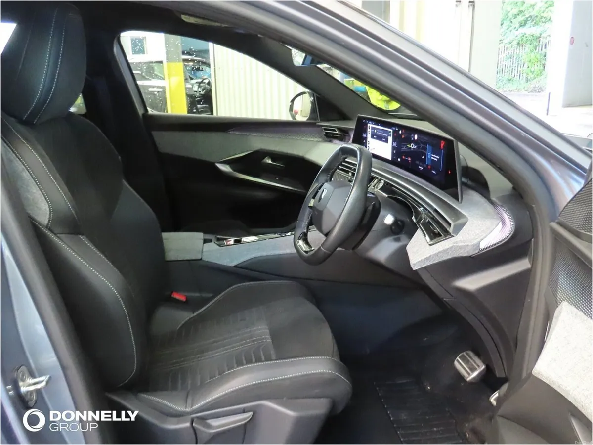 Peugeot 5008 E- Electric Estate GT - Image 4