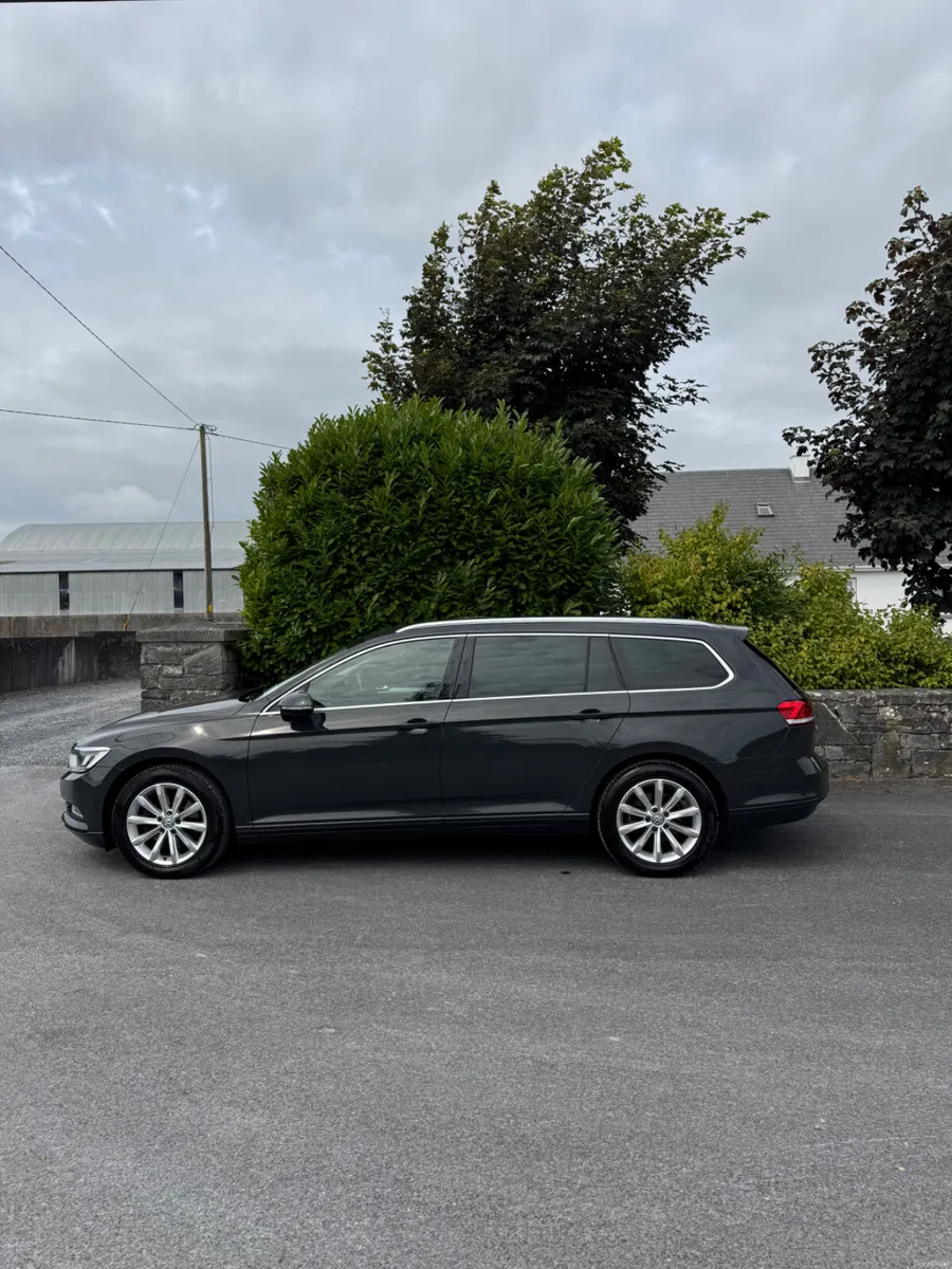 Volkswagen Passat 2017 - Image 5