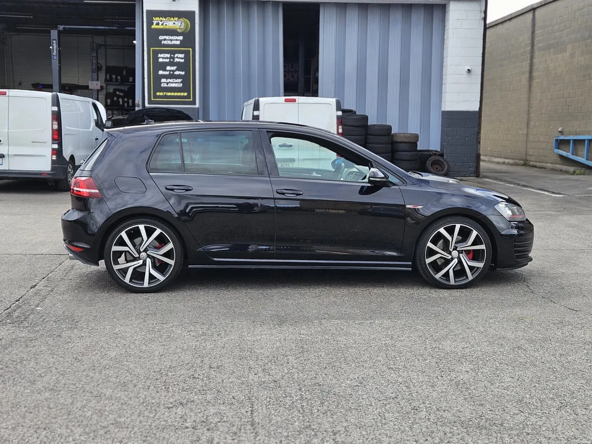 Volkswagen Golf 2.0 GTI - Image 2