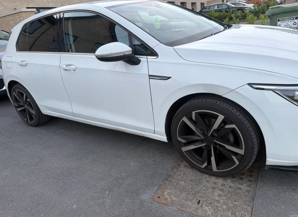 Volkswagen Golf Life 2.0L Automatic Diesel - Image 2