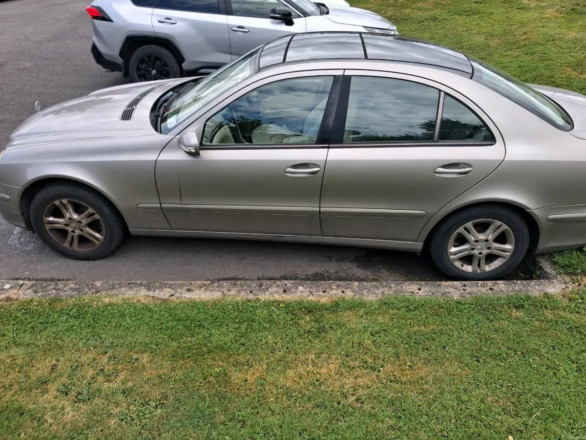 Car - Image 3
