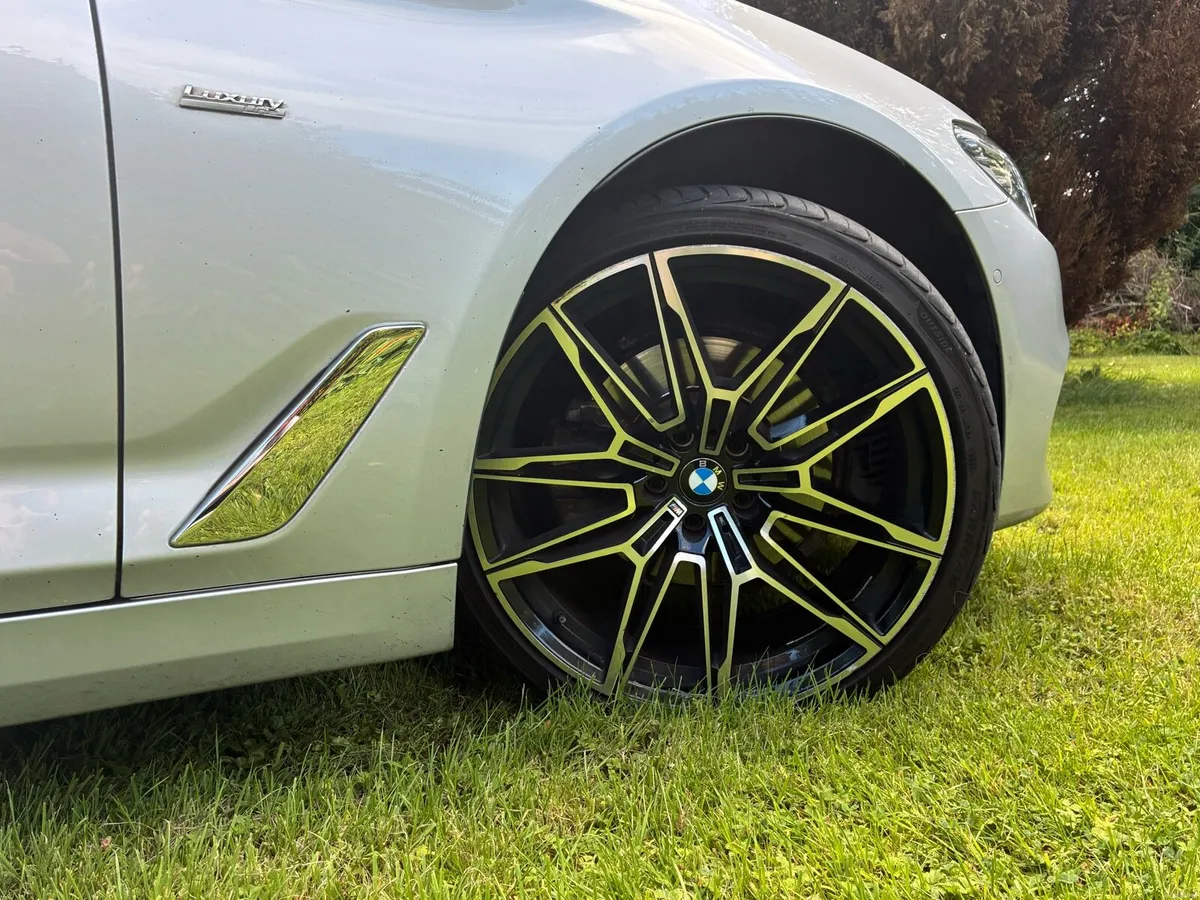 BMW 523i Luxury Line - Image 4
