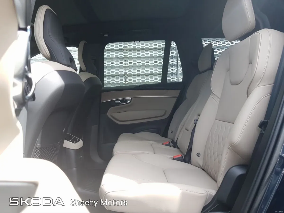 Volvo XC90 T8 PHEV AWD Plus Dark - Image 6