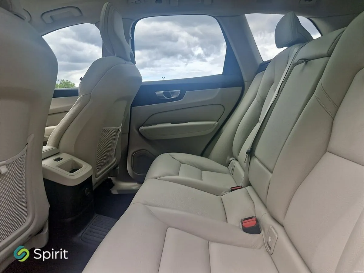 Volvo XC60 T6 Plus Plug In Hybrid - Image 5