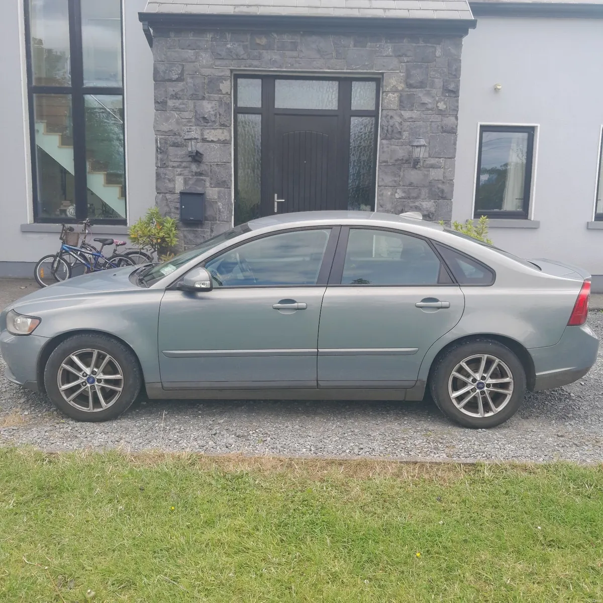 Volvo S40 2010 - Image 1