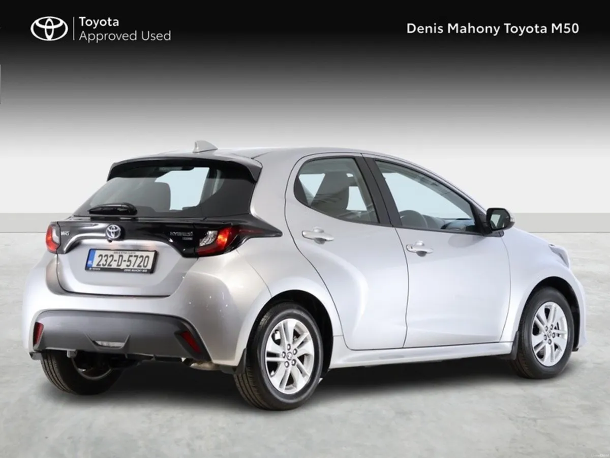 Toyota Yaris Luna Hybrid - Image 2