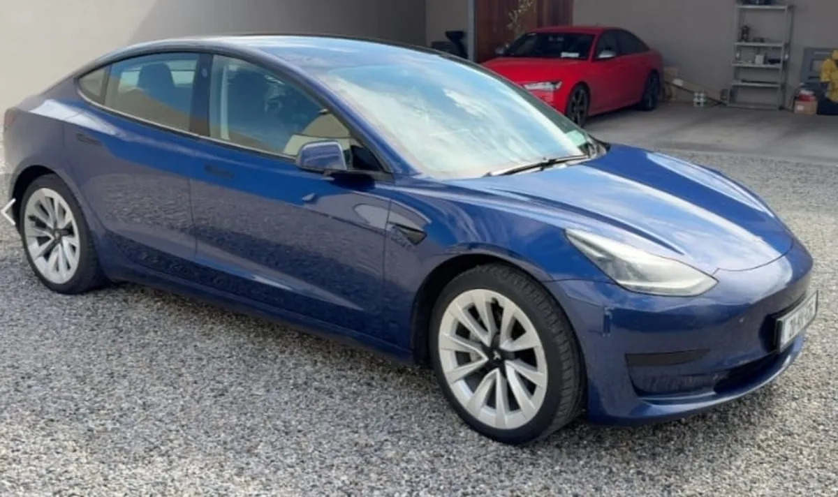 Tesla Model 3 2021 - Image 2
