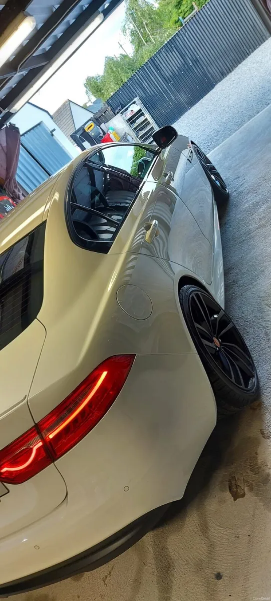Jaguar XE 2017 - Image 4