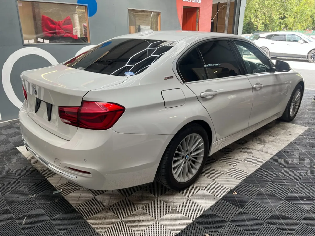 BMW 3-Series 2017 BMW 3 4D 330E LUXURY IPERFORMANC - Image 3
