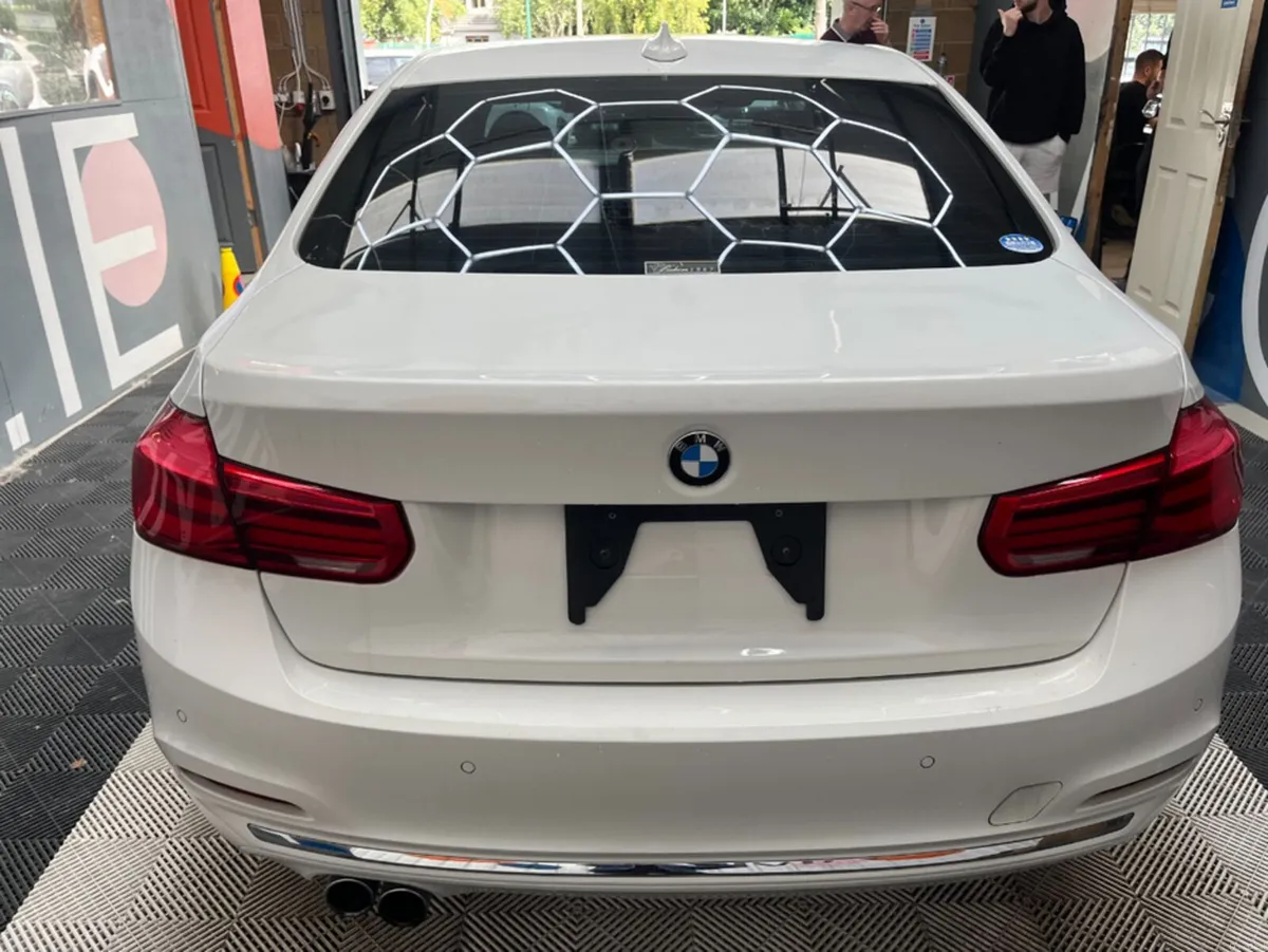 BMW 3-Series 2017 BMW 3 4D 330E LUXURY IPERFORMANC - Image 4