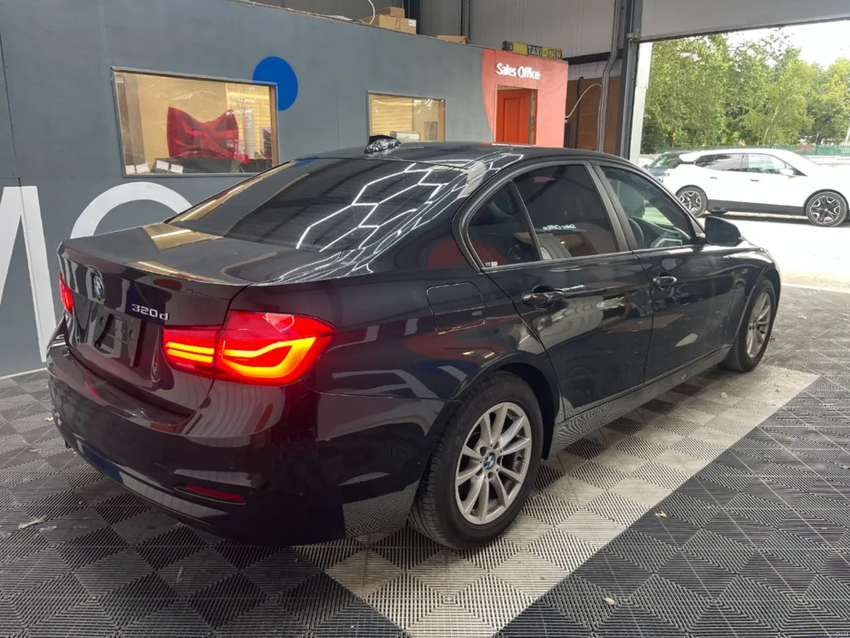 BMW 3-Series 2017 BMW 320D 1.9AUTOMATIC / ELECTRIC - Image 2