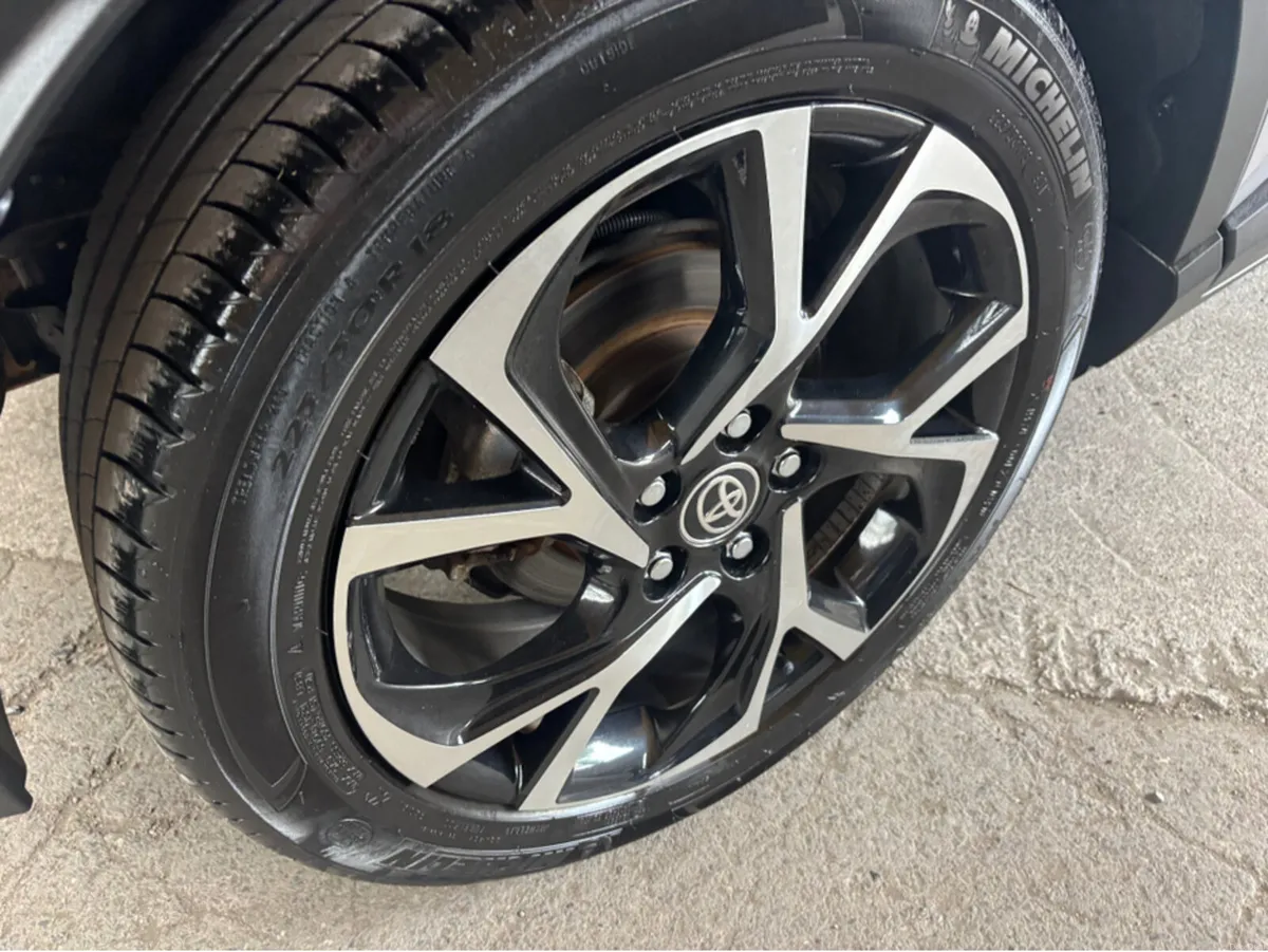 Toyota C-HR 1.8 Self Charging Hybrid only 44000 km - Image 2