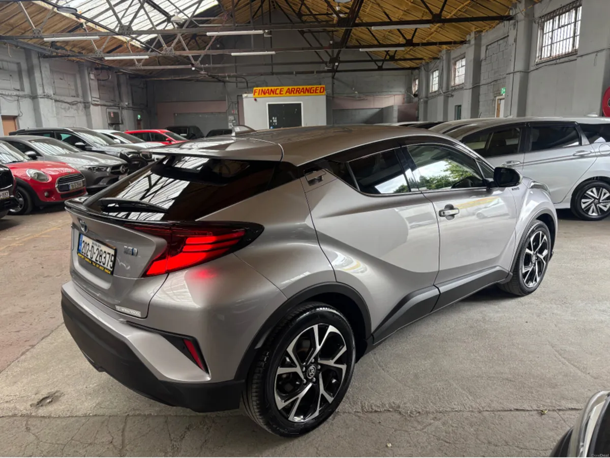 Toyota C-HR 1.8 Self Charging Hybrid only 44000 km - Image 3
