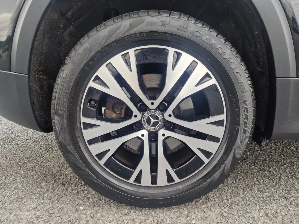 Mercedes-Benz GLB GLB 200D Progressive Line +(7) - Image 4
