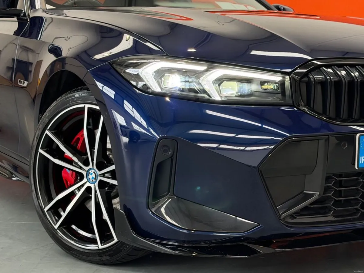 BMW 3-Series SUNROOF 330E M SPORT #50 - Image 4