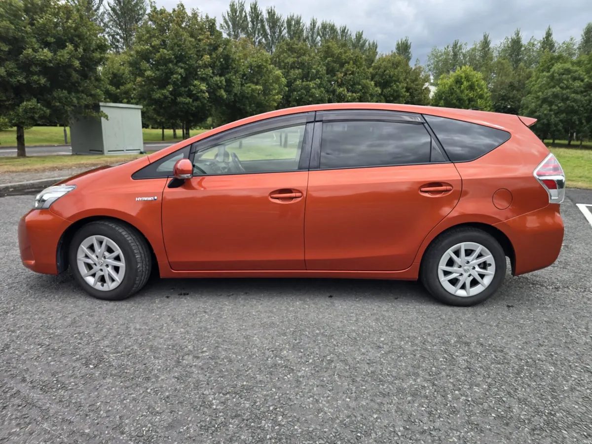 2015 Toyota Prius Alpha 1.8 Hybrid 7-Seater - Image 6