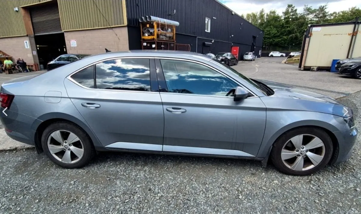 Skoda Superb 2016 - Image 6
