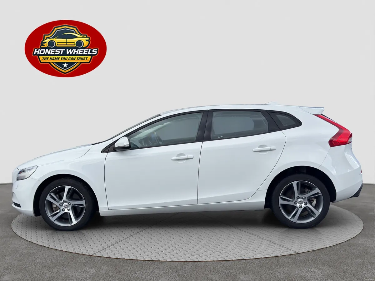 2016 Volvo V40 1.5L Petrol Automatic - Image 4