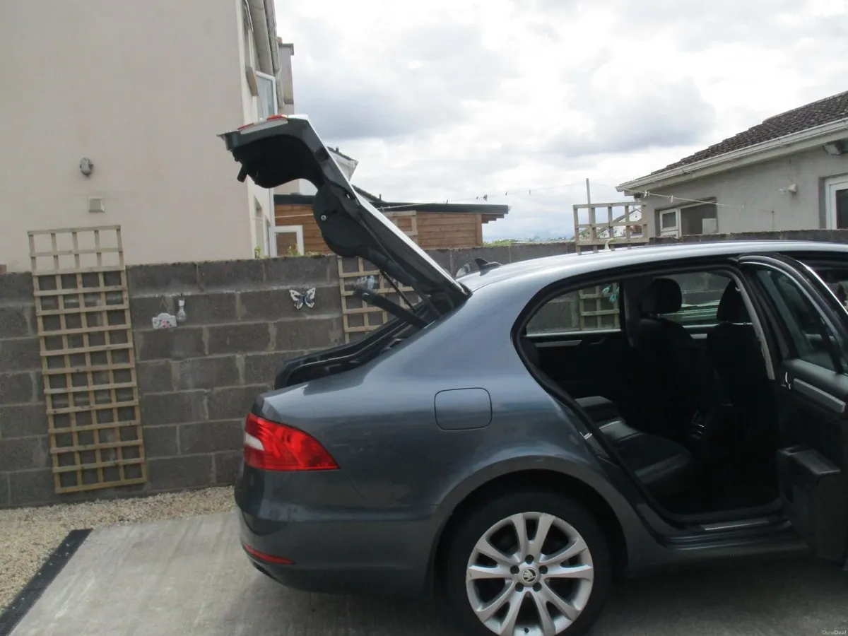 Skoda Superb 2015 20tdi cr se 140ps 5-door - Image 6