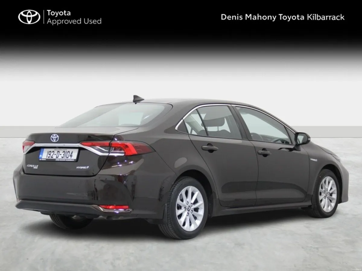 Toyota Corolla HYBRID LUNA SALOON - Image 2
