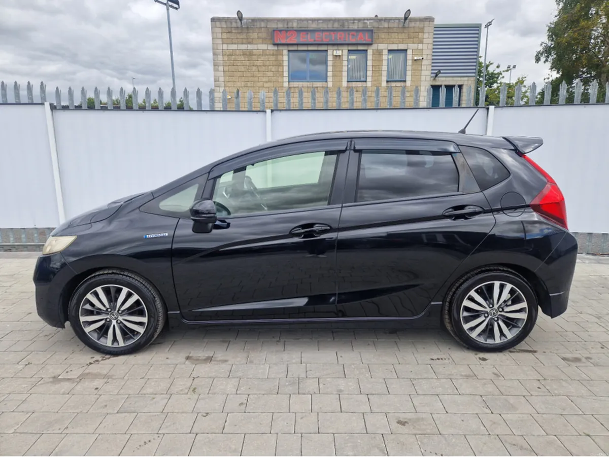 Honda Fit 1.5 PETROL HYBRID AUTO - Image 6