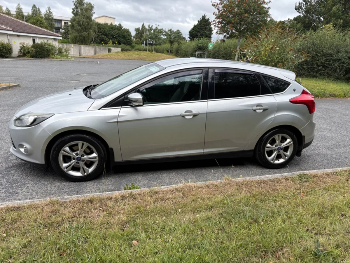 Ford Focus 1.6 TDCI 95PS M6 ZETEC 4DR S/S - Image 5