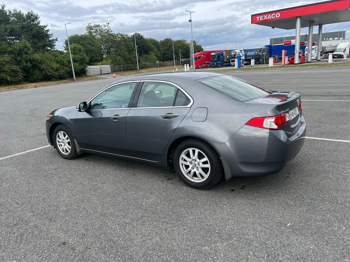 Honda Accord 2010 - Image 3