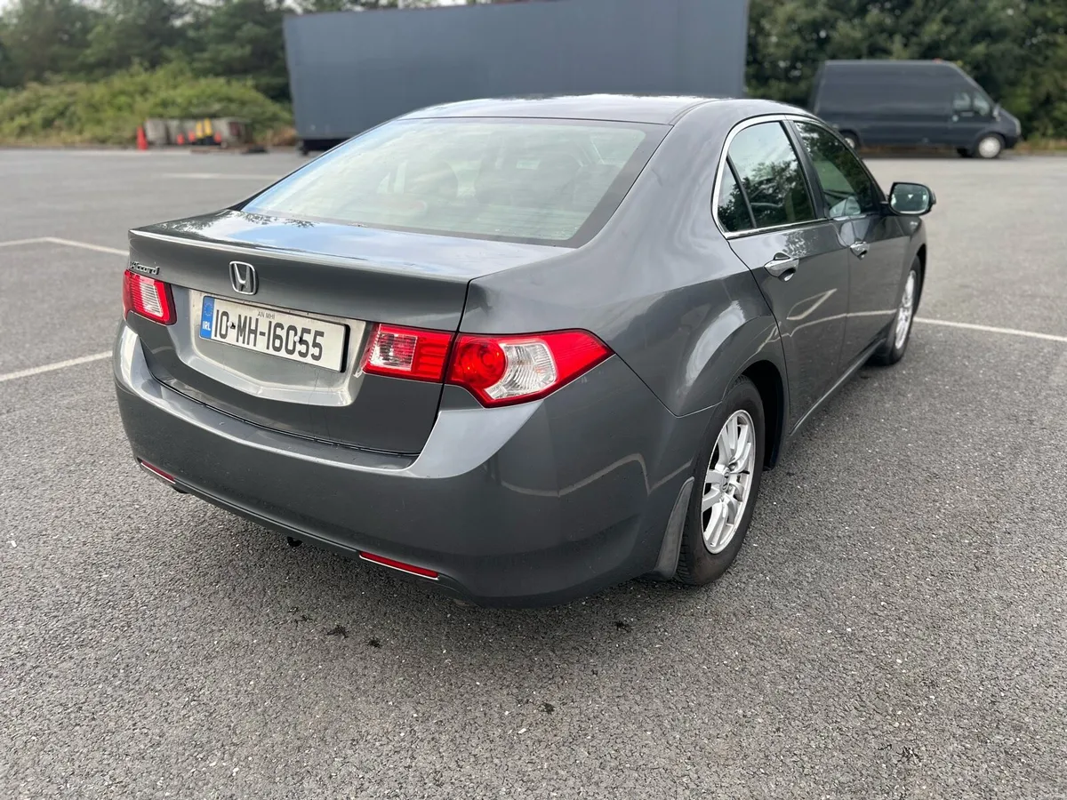 Honda Accord 2010 - Image 1