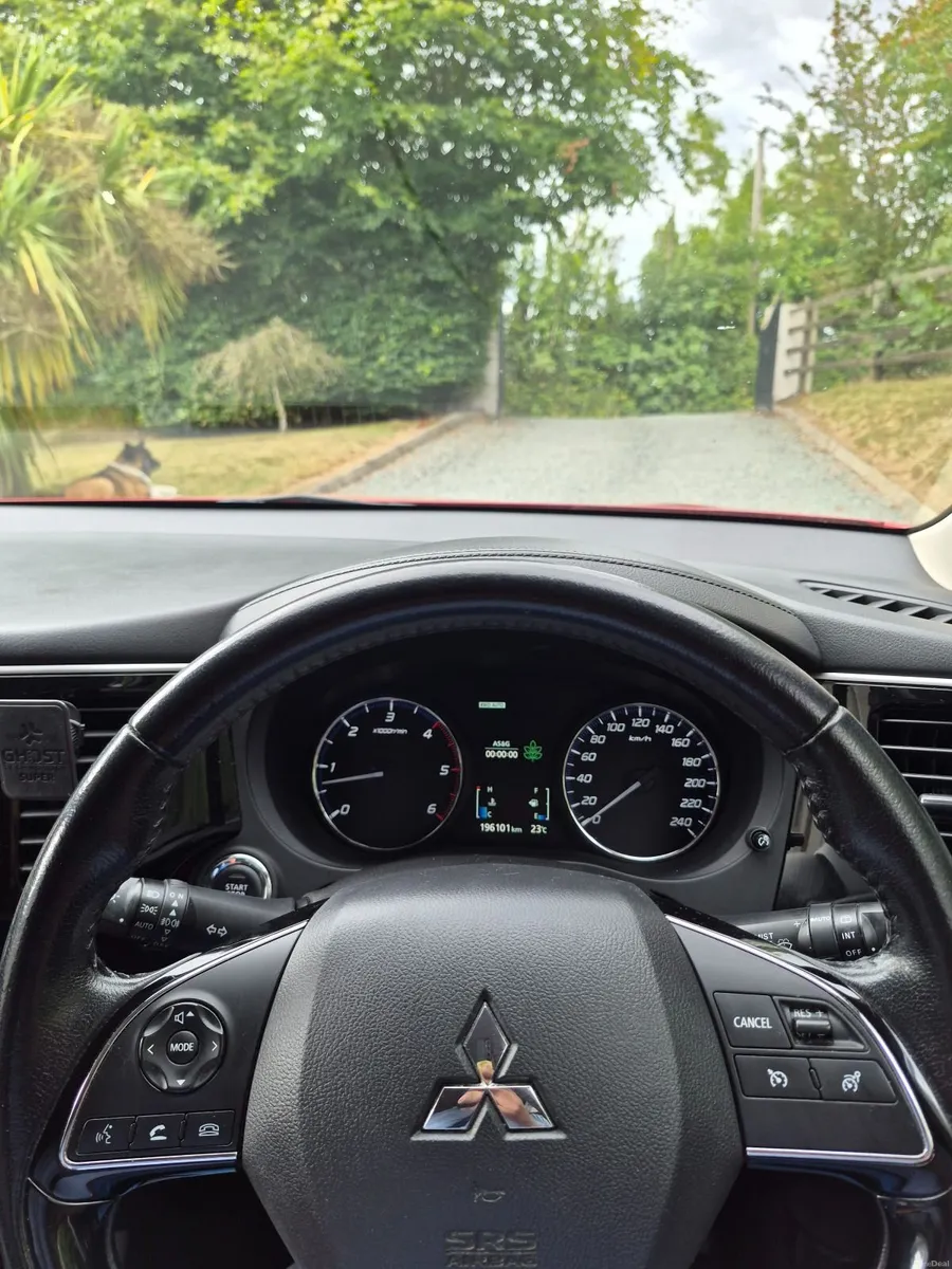 Mitsubishi Outlander 2016 - Image 2